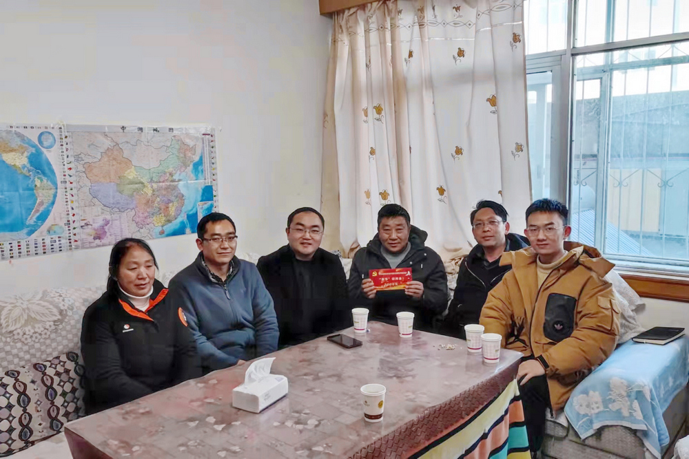 左三俞曙東同志、左二孔德燦同志、右三孔德燦同志家父、右二張慶良同志.jpg